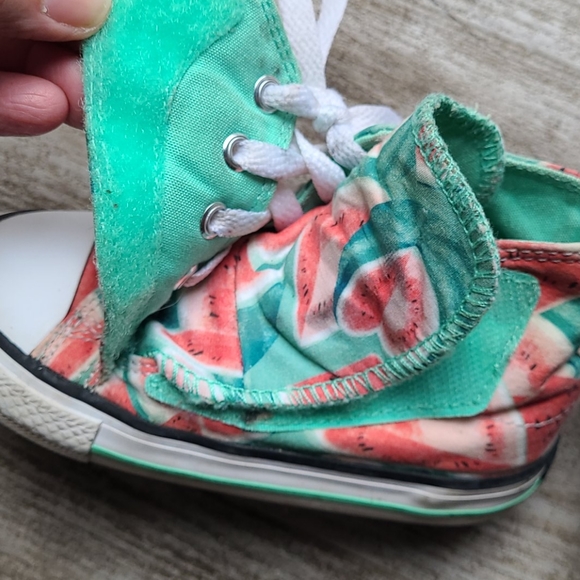 Converse girls' toddler size 7 watermelon ๐ hi-tops - Picture 4 of 6